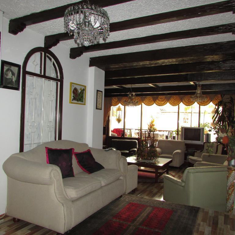 Casa De Huespedes Shalom Victoria Guest House Bogota Exterior photo