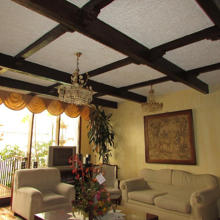 Casa De Huespedes Shalom Victoria Guest House Bogota Exterior photo