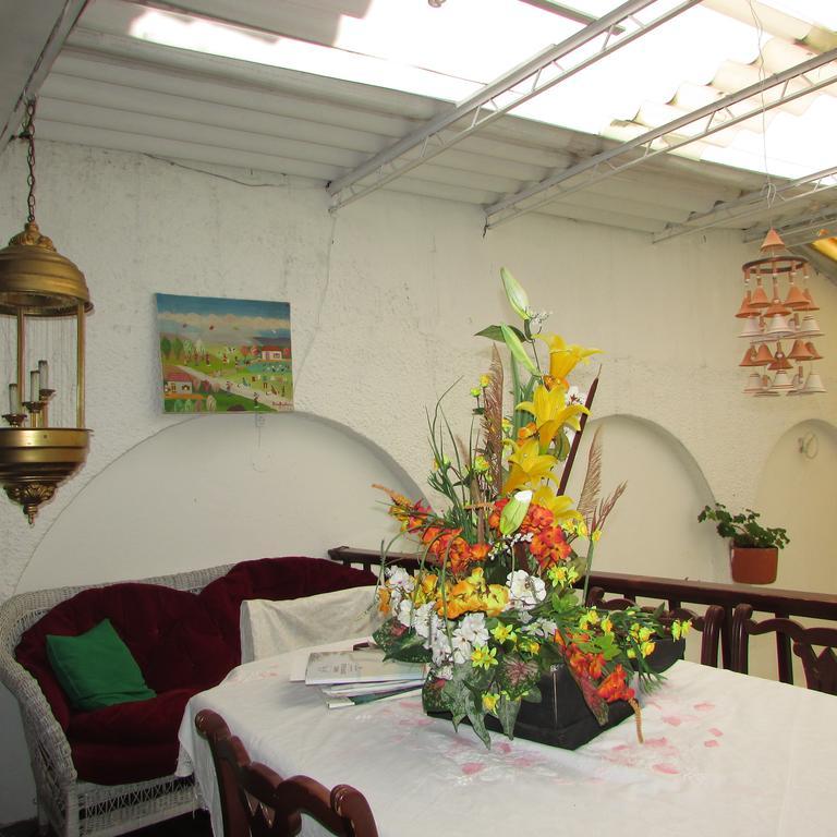 Casa De Huespedes Shalom Victoria Guest House Bogota Exterior photo