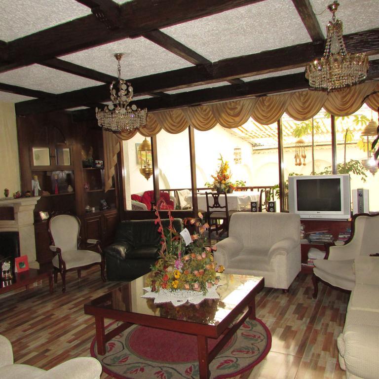Casa De Huespedes Shalom Victoria Guest House Bogota Exterior photo